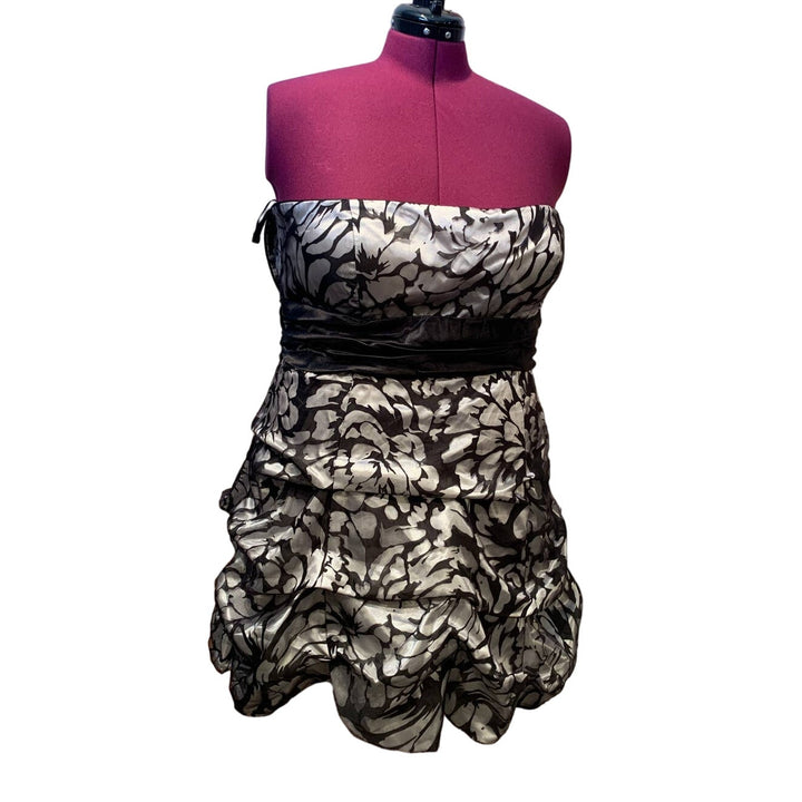 DB Studio Plus 18 Strapless Black Silver Belted Bubble Knee Length Formal Dress