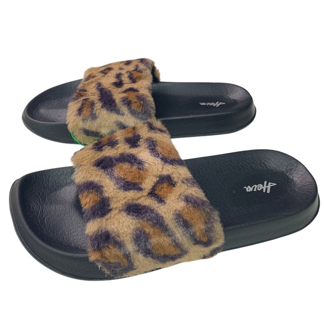 NWT New Funky Monkey Womens Size 5/6 Leopard Print Faux Fur Slides Sandals Shoes