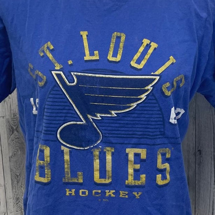 St Louis Blues Hockey Womens Medium 100% Cotton Short Sleeve Crew Neck Tee Shirt