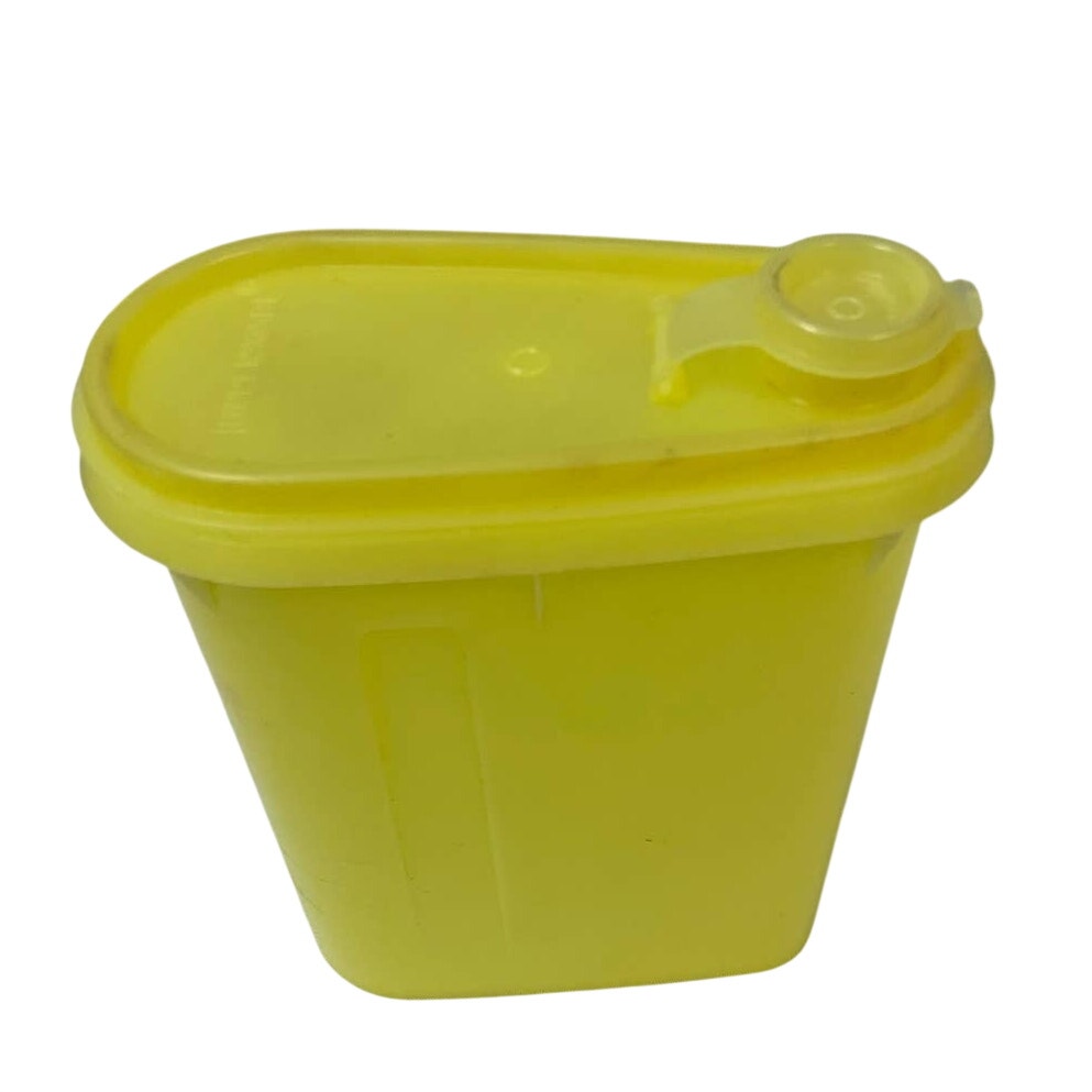 Vintage Tupperware Yellow Store N Pour 32oz Pourable Container Lid Pitcher
