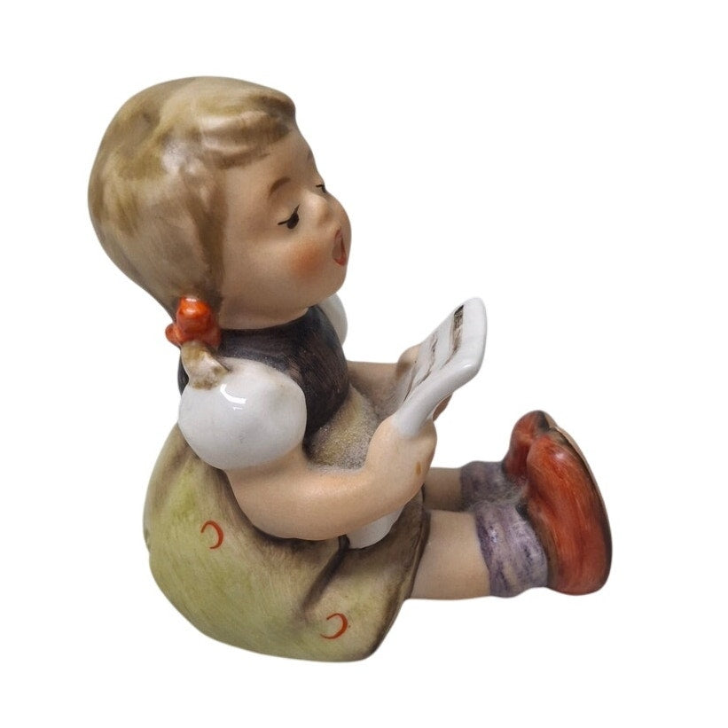 Vintage 1988 Hummel Goebel 389 Girl Sitting Singing Collectible Ceramic Figurine