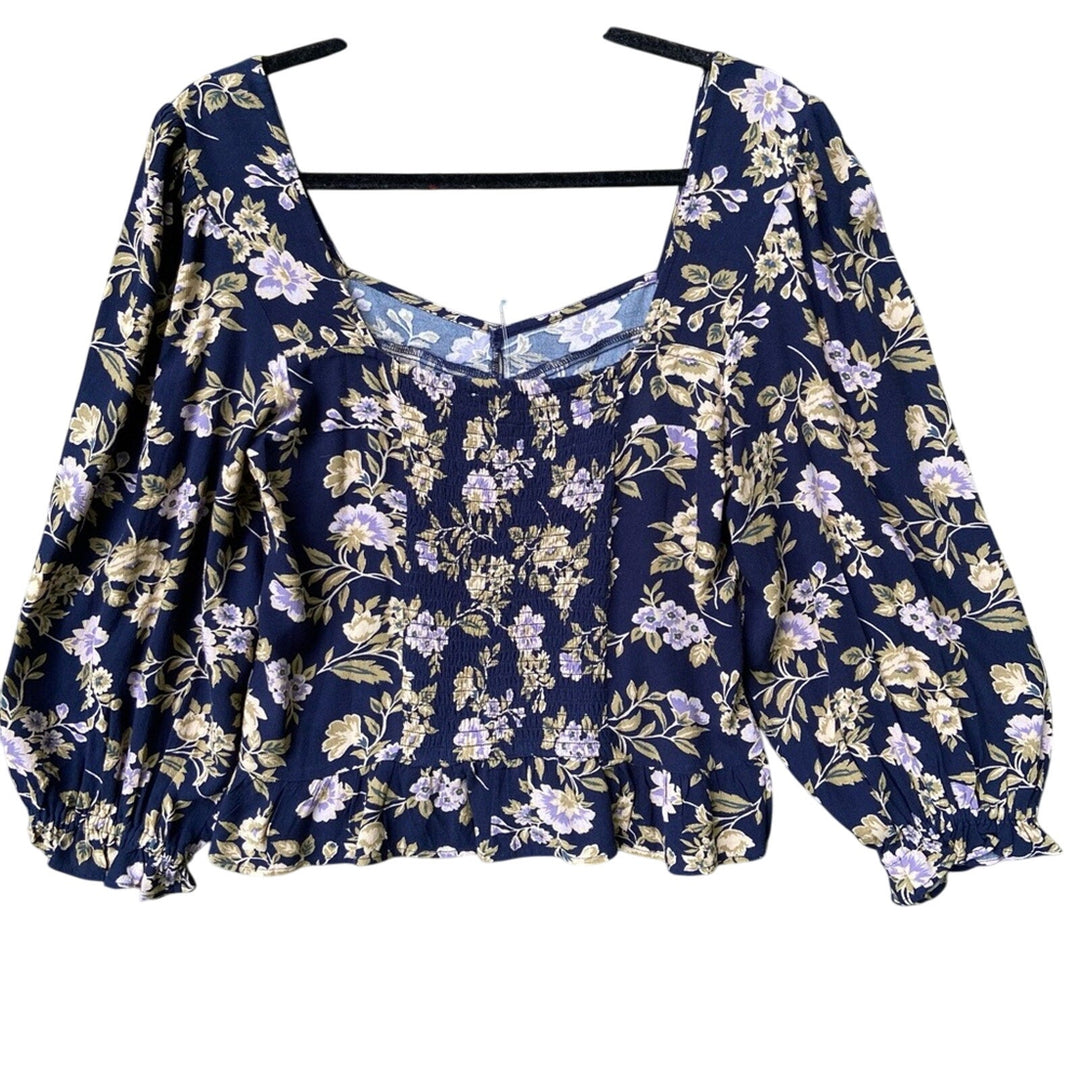 New American Eagle Womens Medium 100% Viscose Long Sleeve Navy Floral Crop Top