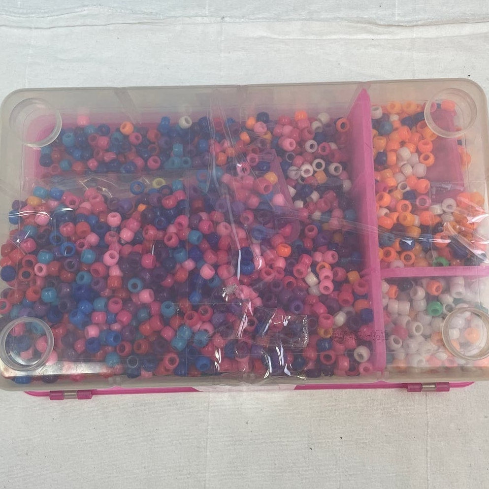 Plastic Craft Box Filled with Hundreds of Pony Beads Girls Fun Craft Lot