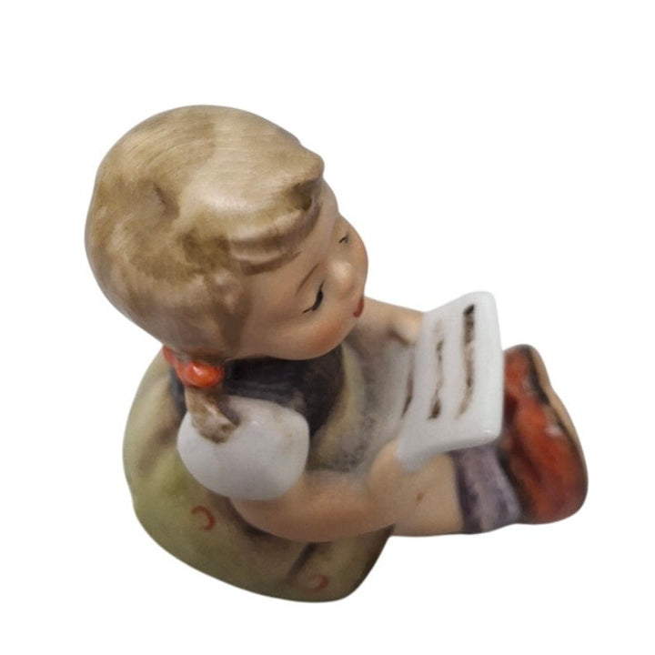 Vintage 1988 Hummel Goebel 389 Girl Sitting Singing Collectible Ceramic Figurine