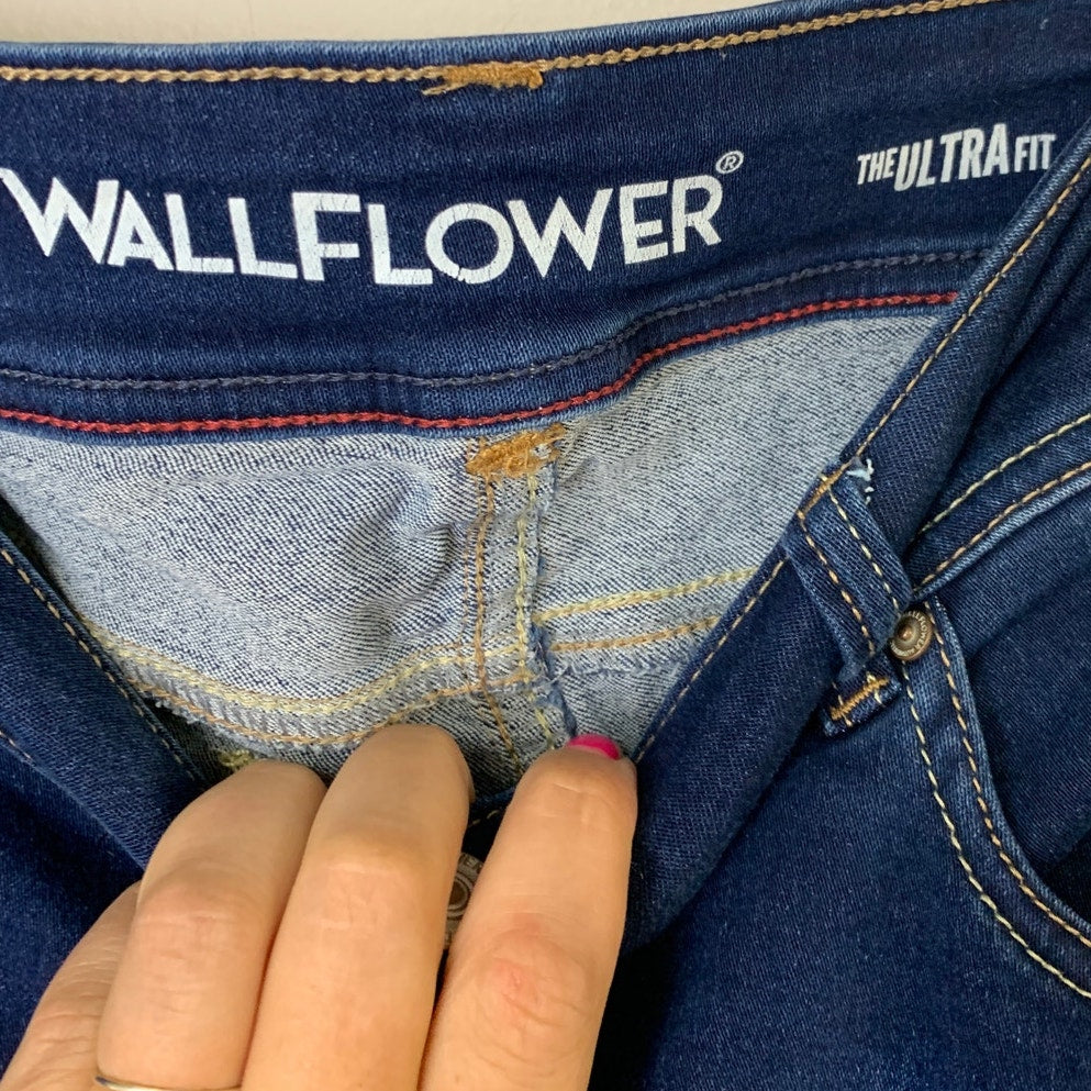 Wallflower Juniors Size 13 The Ultra Fit Factory Whiskered Denim Blue Jeans