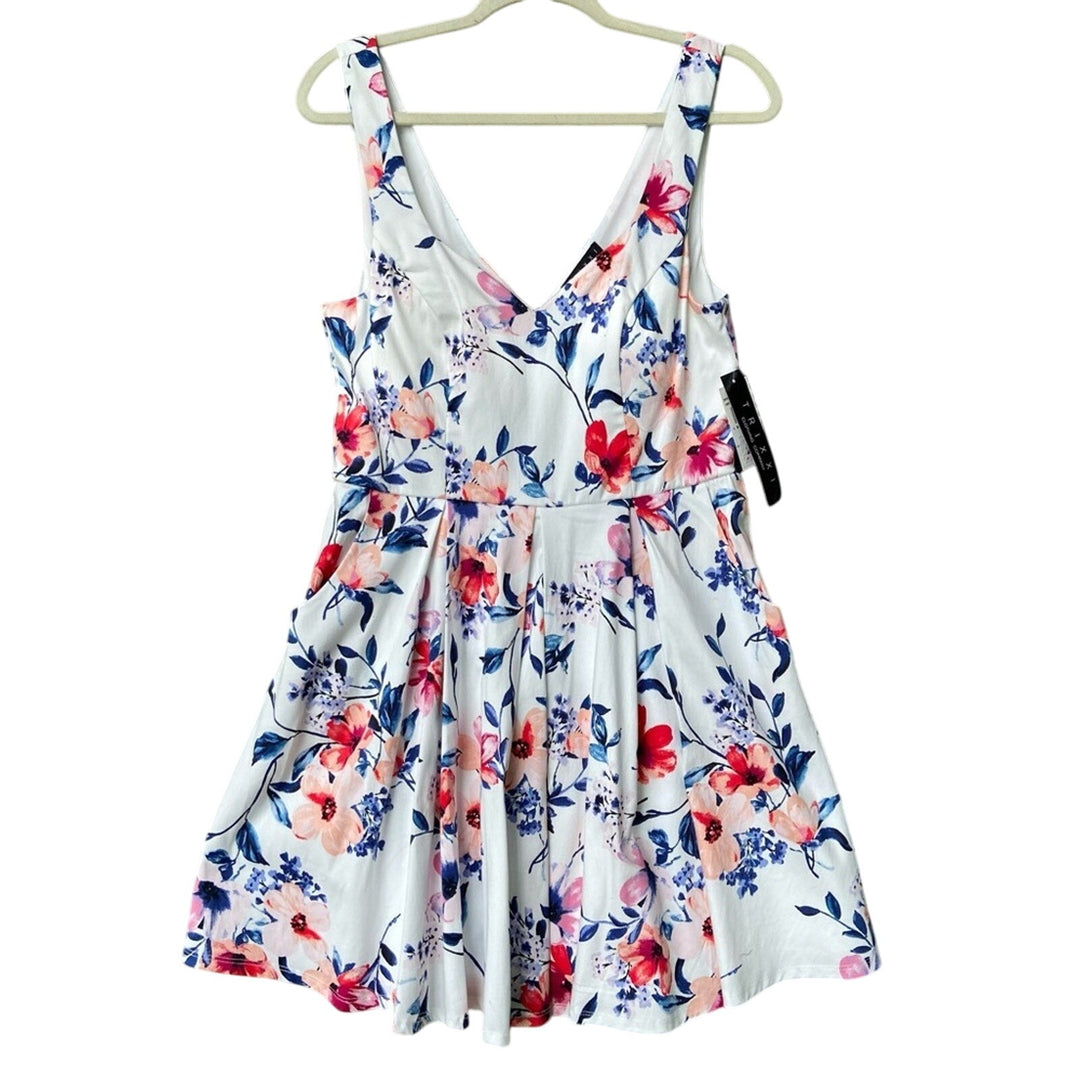 NWT Trixxi Junior Size 13 Padded V Neck Back Zip Floral Lined Fit n Flare Dress