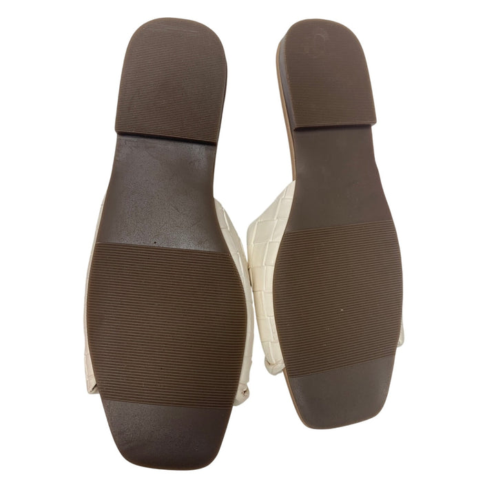 New American Eagle Womens US Size 8 Faux Leather Off-White Woven Slip On Sandals