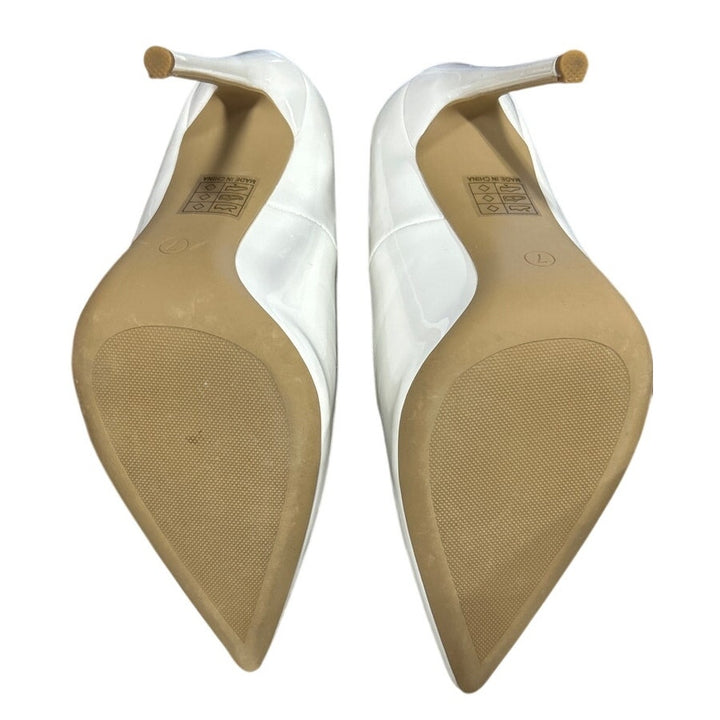 Genshou Womens Size 7 White Patent Leather 5" Heel Pointy Closed Toe Pumps Shoes