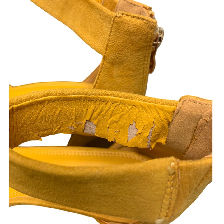 New Herstyle Women 7 Mustard Yellow Faux Suede 3.5" Heel Open Toe Sandals w Flaw
