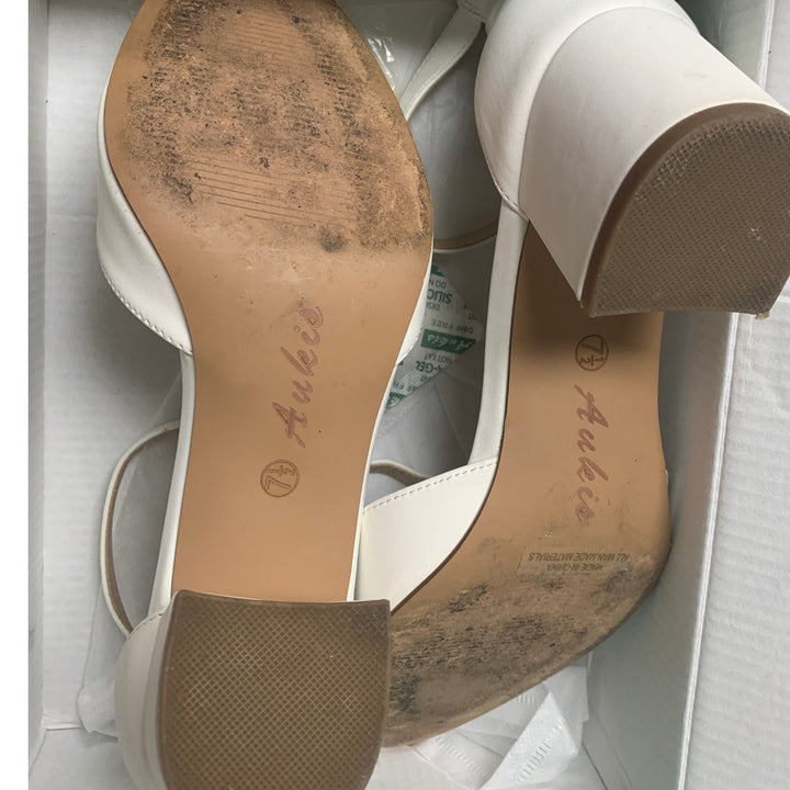 Boxed Ankis Womens 7.5 White Closed Toe Ankle Strap Low Block Chunky Heels Pumps