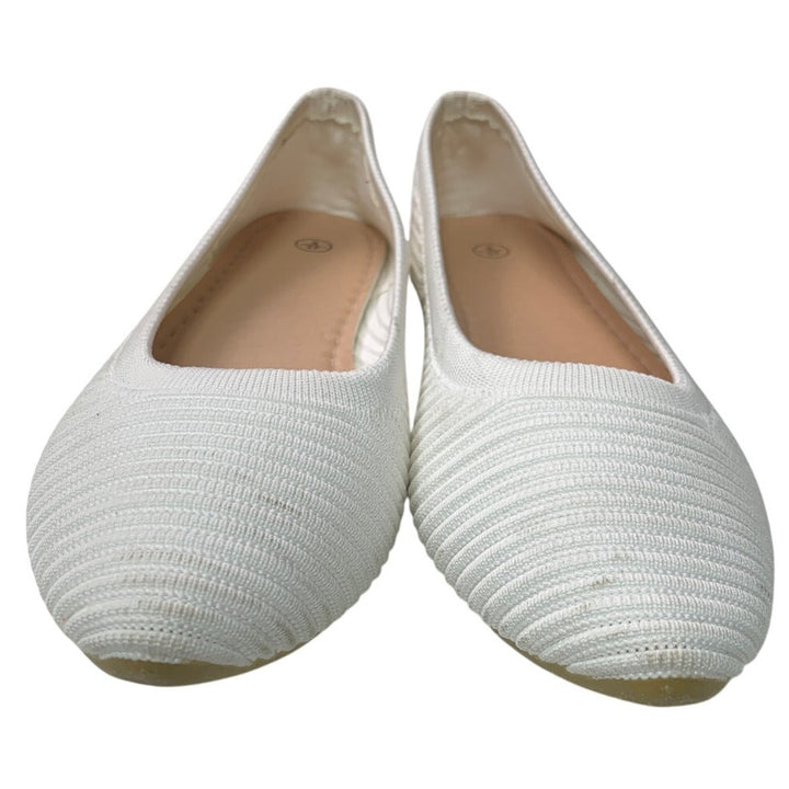 Womens Size 6 White Flats Ribbed Textured Cloth Closed Pointed Toe Shoes