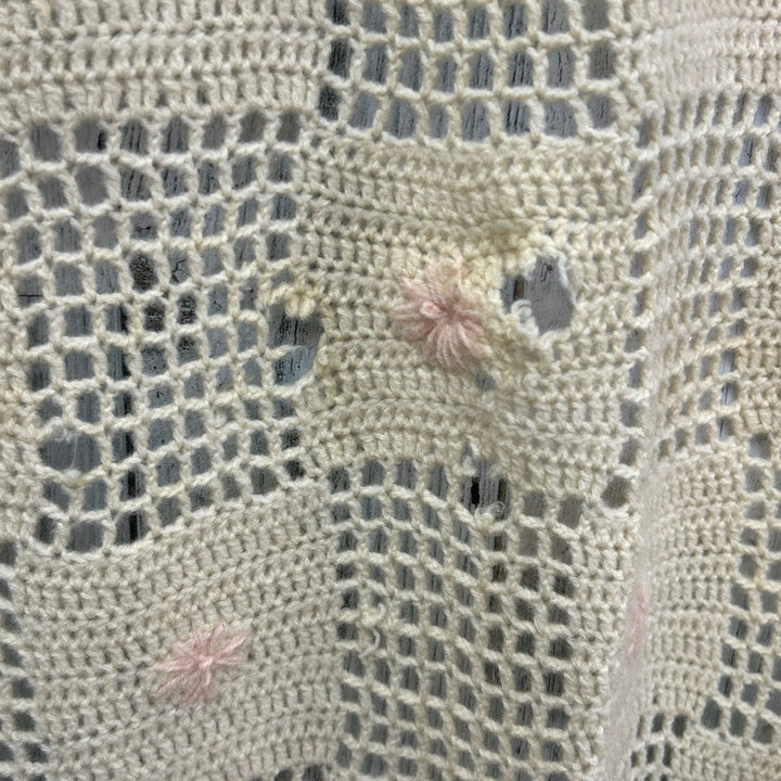 Vintage Hand Crocheted Small Scalloped Edge Pink Flower Baby Throw Blanket