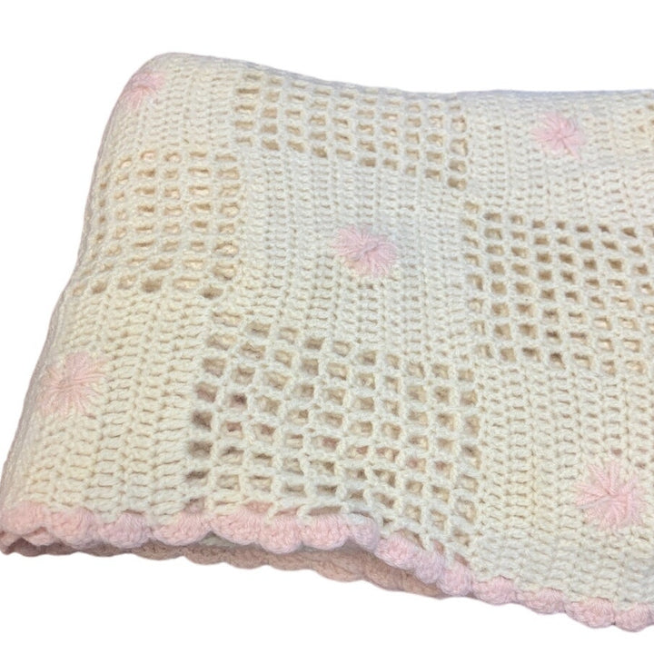 Vintage Hand Crocheted Small Scalloped Edge Pink Flower Baby Throw Blanket