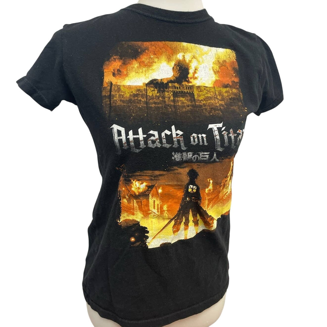 Attack on Titan Womens Medium Short Sleeve 100% Cotton Crew Neck Tee Shirt