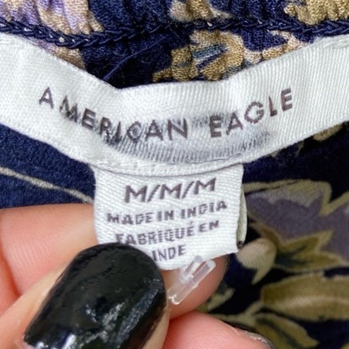 New American Eagle Womens Medium 100% Viscose Long Sleeve Navy Floral Crop Top