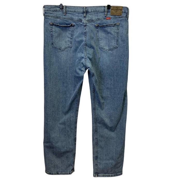 Wrangler Mens 40 X 32 Relaxed Fit Cotton Blend Lighter Wash Denim Blue Jeans