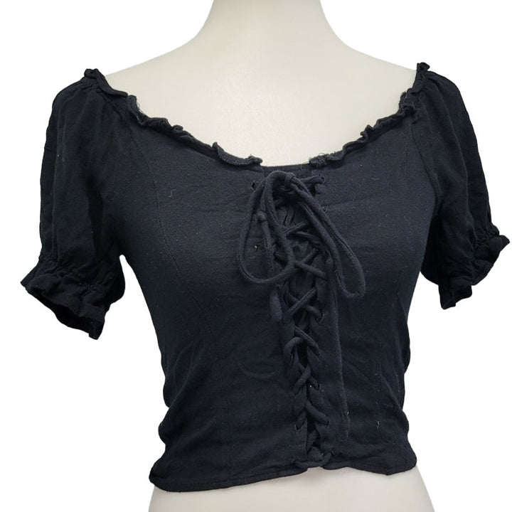 Crave Fame Womens Medium Cropped Scoop Neck Front Lace Up Stretchy Black Top