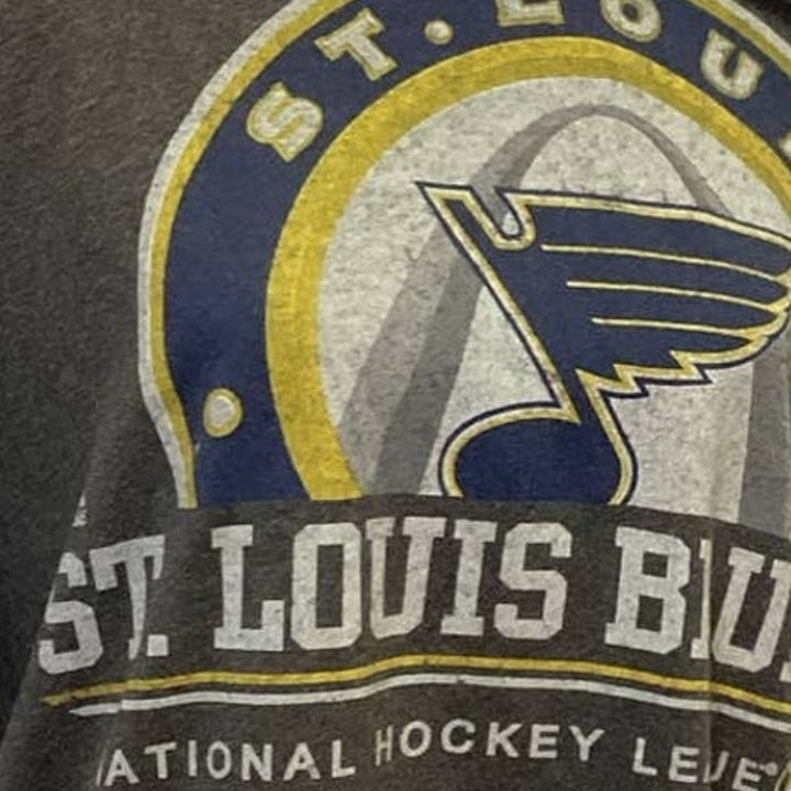 Majestic NHL Mens Large St Louis Blues Hockey Short Sleeve Crew Neck Tee Shirt