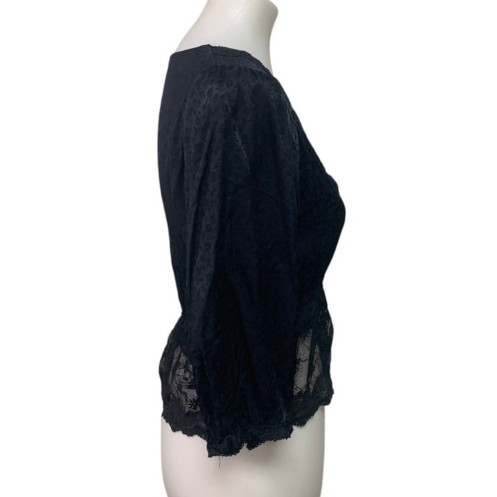 New American Eagle Small Lace Floral Half Sleeve Front Button V Neck Top