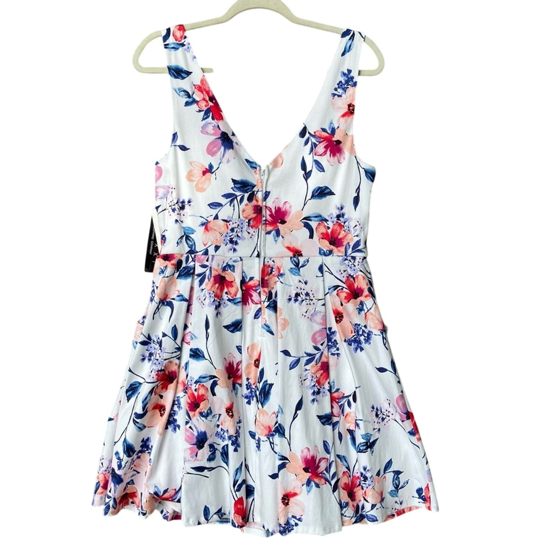 NWT Trixxi Junior Size 13 Padded V Neck Back Zip Floral Lined Fit n Flare Dress