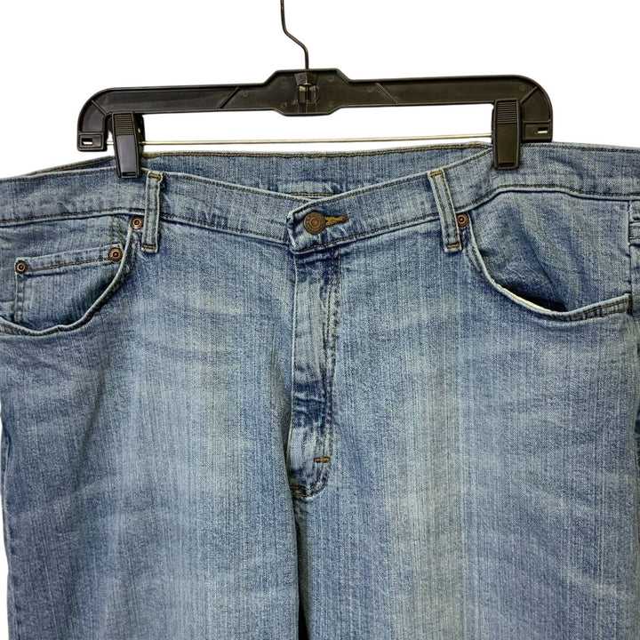 Wrangler Mens 40 X 32 Relaxed Fit Cotton Blend Lighter Wash Denim Blue Jeans