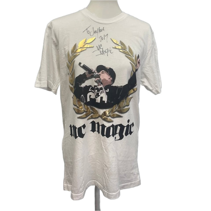 2017 Signed MC Magic Mens Medium 100% Cotton Short Sleeve Crew Neck Tee Shirt