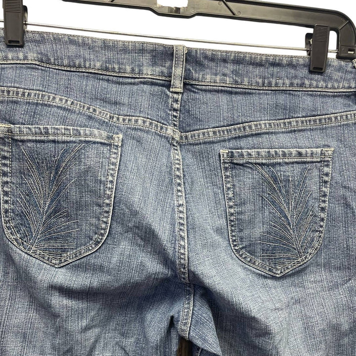 Chicos Platinum Size 2.5 Short Large 14 Stretch Cotton Straight Leg Denim Jeans