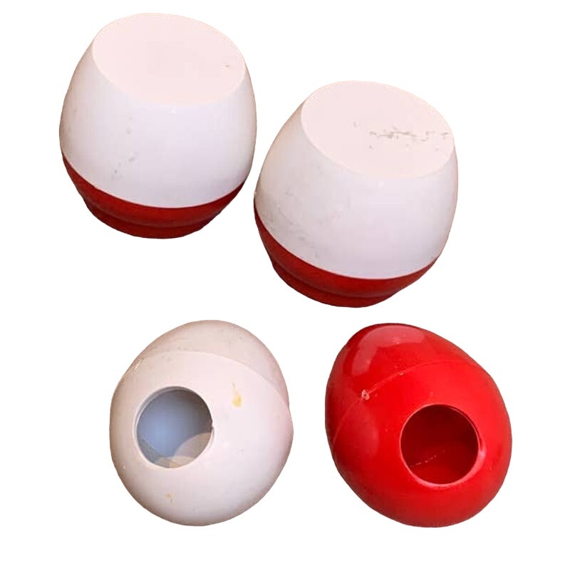 2 Sets Vintage Red White Purina Plastic Egg Canister Shaped Salt Pepper Shakers