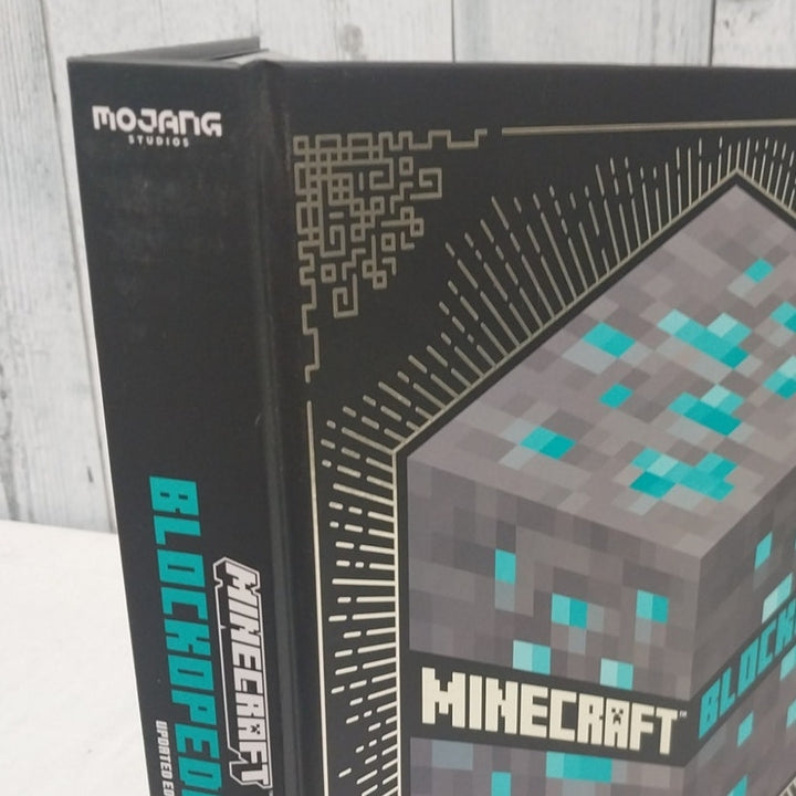 2021 Mojang Minecraft Blockopedia Updated Edition Hardback Strategy Guide Book