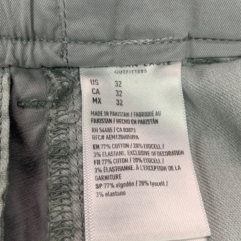 NWT New American Eagle Mens Size 32 Flex Below The Knee Light Gray Khaki Shorts