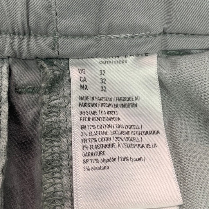 NWT New American Eagle Mens Size 32 Flex Below The Knee Light Gray Khaki Shorts