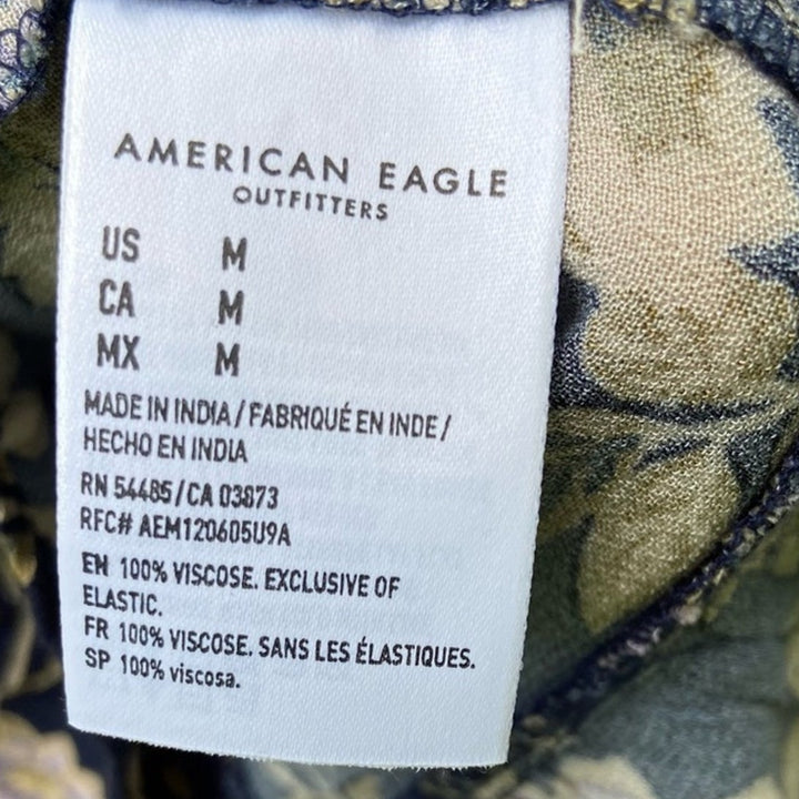 New American Eagle Womens Medium 100% Viscose Long Sleeve Navy Floral Crop Top