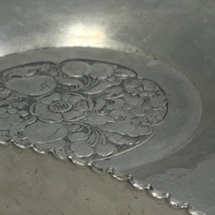 Vintage 1950s Cromwell Hand Wrought Hammered Aluminum Shiny Floral Tray w Handle