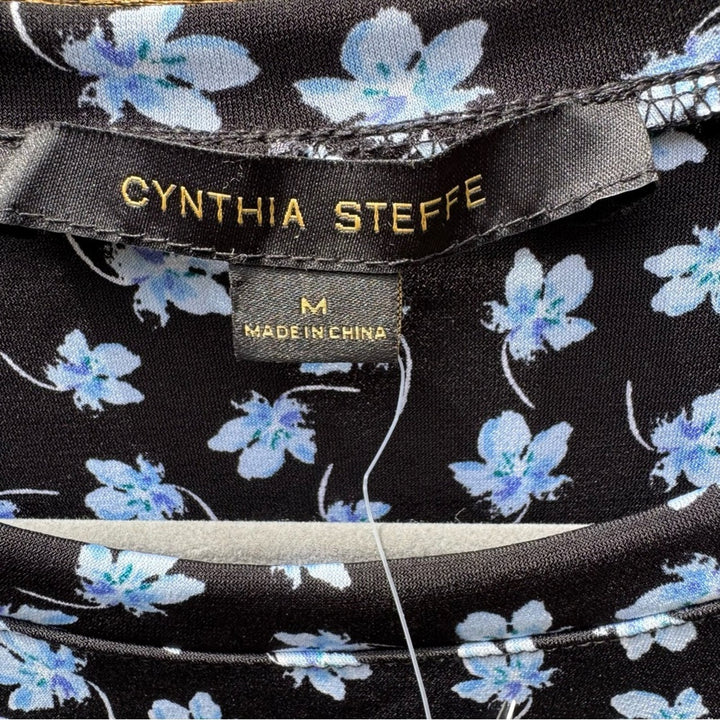 NWT New Cynthia Steffe Womens Medium PolySpandex Floral Short Sleeve Blouse