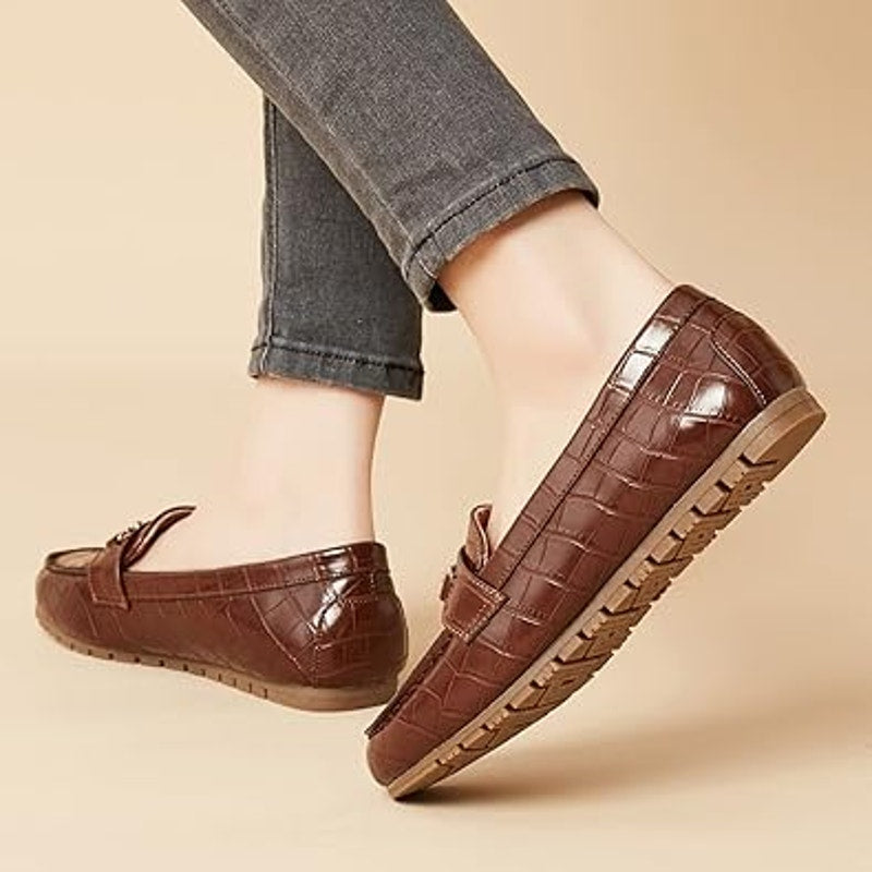 DeYashopin Womens Size 6 Brown Faux Leather Gold Accent Slide On Loafer Shoes