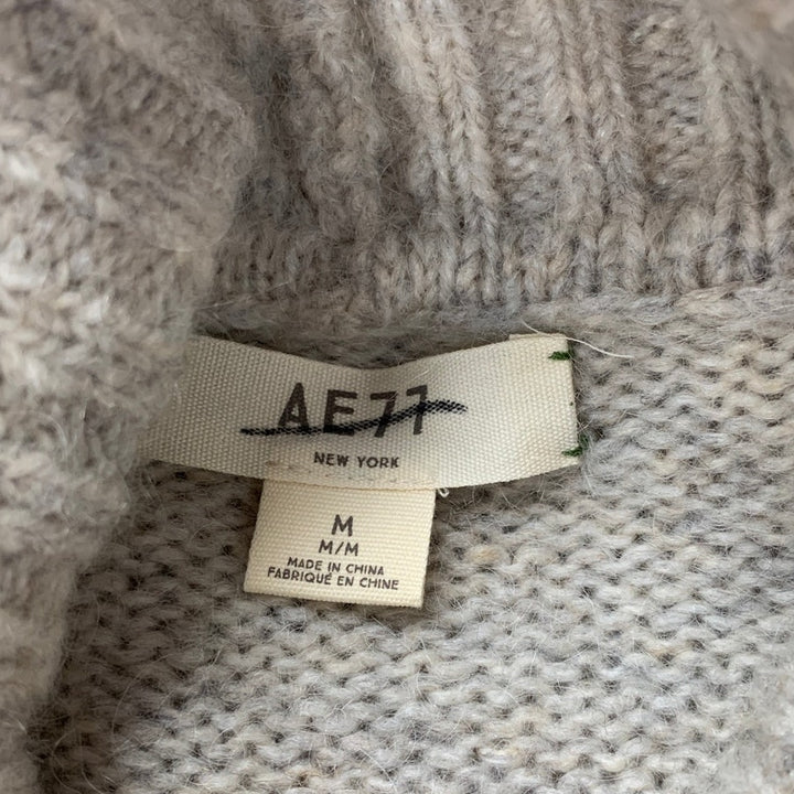 New American Eagle Womens Medium Gray Long Sleeve Cowl Neck Knit Sweater