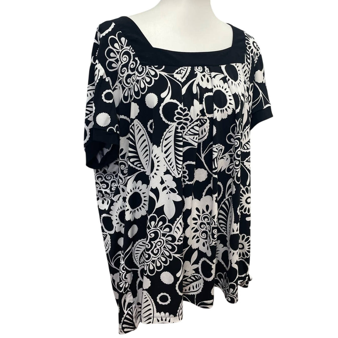 Cato Woman Plus Size 22/24W Short Sleeve Square Neck Floral Lightweight Blouse