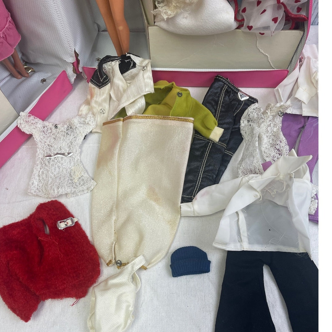 Vintage 1966 Mattel Barbie 1977 Fashion Doll Vinyl Travel Case Clothing Outfits