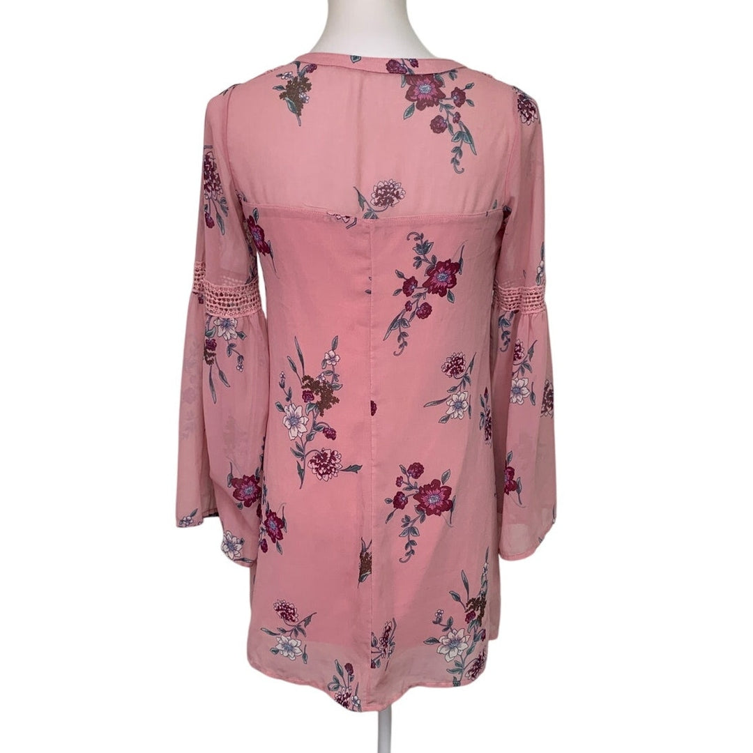 Sequin Hearts Womens XS Boho Long Bell Sleeve Flowy Pink Floral VNeck Mini Dress