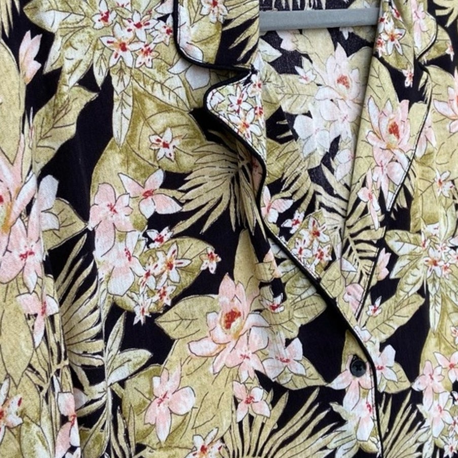 NWT New Volcom Womens M/L Floral Button Up Short Sleeve Swim Cover Up