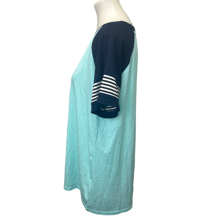 Lot of 2 Womens Large Short Sleeve Polyester Rayon Blend Crew Neck Tee Shirts