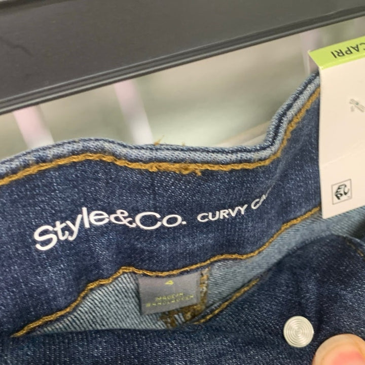 NWT New Womens Style &amp; Co Womens Size 4 Midrise Curvy Capri Denim Blue Jeans