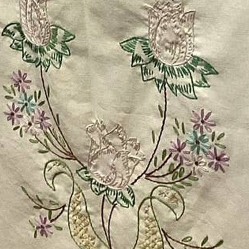 Vintage Handmade Needlepoint Cross Stitch Floral Cloth Table Runner Centerpiece