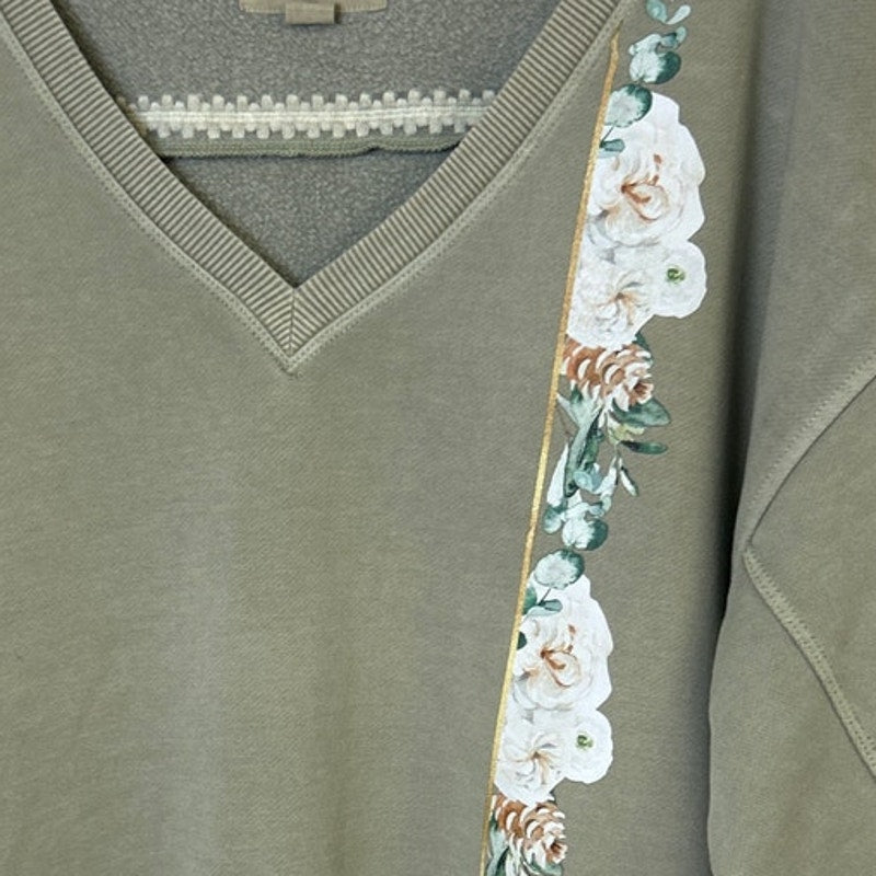 New Hand Printed Womens Medium Floral Stripe V Neck Long Sleeve Sweatshirt