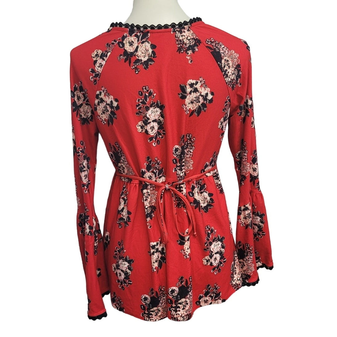 No Boundaries Juniors Large PolySpandex Long Sleeve V Neck Lace Trim Floral Top