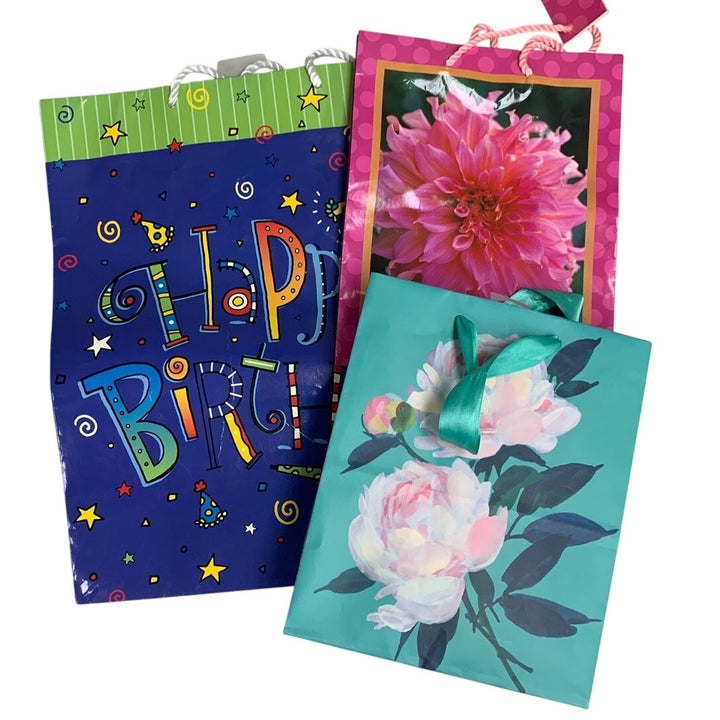 Lot of 8 Baby Girl Shower Birthday Floral Gift Bags w Handles in Great Condition