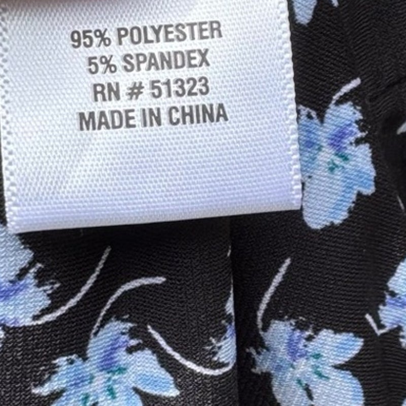 NWT New Cynthia Steffe Womens Medium PolySpandex Floral Short Sleeve Blouse