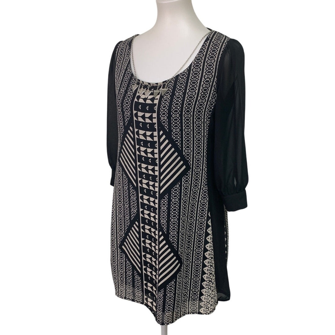 Heartsoul Womens Small Abstract Triangle Half Sleeve Scoop Neck Sheath Dress