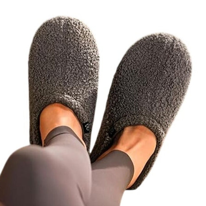New HomeTop Womens Size 8.5 Gray Fuzzy Curly Fur Memory Foam Loafer Slippers