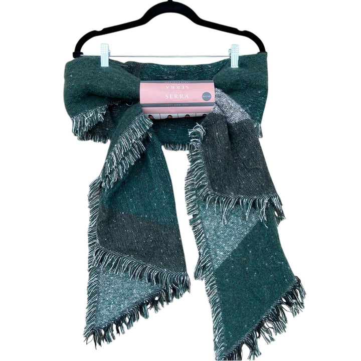 NWT New Serra Womens One Size Green White 100% Polyester Fringed Shawl Wrap